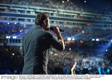 June 12, 2016 - Nashville, Tennessee, United States - 12 June 2016 - Nashville, Tennessee - Brett Eldredge. 2016 CMA Music Festival Nightly Concert held at Nissan Stadium. Photo Credit: Laura Farr AdMedia Nashville United States - ZUMAa123
