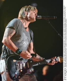 June 12, 2016 - Nashville, Tennessee, United States - 12 June 2016 - Nashville, Tennessee - Keith Urban. 2016 CMA Music Festival Nightly Concert held at Nissan Stadium. Photo Credit: Laura Farr AdMedia Nashville United States - ZUMAa123