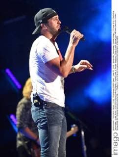 June 12, 2016 - Nashville, Tennessee, United States - 12 June 2016 - Nashville, Tennessee - Luke Bryan. 2016 CMA Music Festival Nightly Concert held at Nissan Stadium. Photo Credit: Laura Farr AdMedia Nashville United States - ZUMAa123