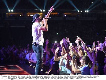 June 12, 2016 - Nashville, Tennessee, United States - 12 June 2016 - Nashville, Tennessee - Luke Bryan. 2016 CMA Music Festival Nightly Concert held at Nissan Stadium. Photo Credit: Laura Farr AdMedia Nashville United States - ZUMAa123