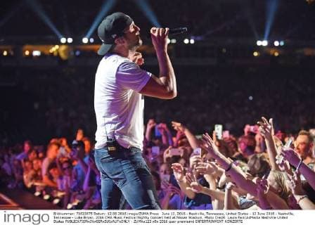 June 12, 2016 - Nashville, Tennessee, United States - 12 June 2016 - Nashville, Tennessee - Luke Bryan. 2016 CMA Music Festival Nightly Concert held at Nissan Stadium. Photo Credit: Laura Farr AdMedia Nashville United States - ZUMAa123