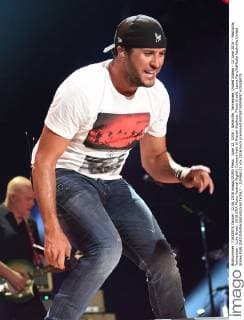 June 12, 2016 - Nashville, Tennessee, United States - 12 June 2016 - Nashville, Tennessee - Luke Bryan. 2016 CMA Music Festival Nightly Concert held at Nissan Stadium. Photo Credit: Laura Farr AdMedia Nashville United States - ZUMAa123