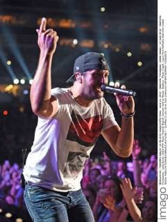 June 12, 2016 - Nashville, Tennessee, United States - 12 June 2016 - Nashville, Tennessee - Luke Bryan. 2016 CMA Music Festival Nightly Concert held at Nissan Stadium. Photo Credit: Laura Farr AdMedia Nashville United States - ZUMAa123