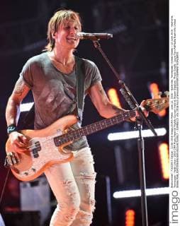 June 12, 2016 - Nashville, Tennessee, United States - 12 June 2016 - Nashville, Tennessee - Keith Urban. 2016 CMA Music Festival Nightly Concert held at Nissan Stadium. Photo Credit: Laura Farr AdMedia Nashville United States - ZUMAa123