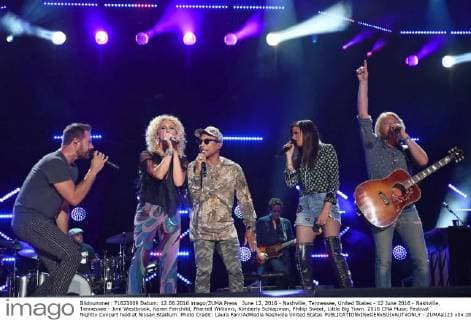 June 12, 2016 - Nashville, Tennessee, United States - 12 June 2016 - Nashville, Tennessee - Jimi Westbrook, Karen Fairchild, Pharrell Williams, Kimberly Schlapman, Phillip Sweet, Little Big Town. 2016 CMA Music Festival Nightly Concert held at Nissan Stadium. Photo Credit: Laura Farr AdMedia Nashville United States - ZUMAa123