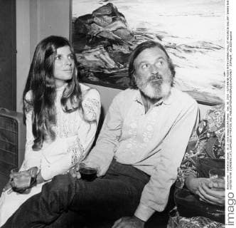 Dec. 30, 2010 - KATHERINE ROSS WITH CONRAD HALL AT MCKENZIE GALLERY WHERE SHE HOSTED RYAN S OPENING 1971.SUPPLIED BY PHOTOS, INC. - ZUMAg49_