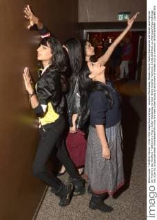 Anushka Manchanda, Pavleen Gujral, Rajshri Deshpande und Sarah-Jane Dias bei der Premiere des Kinofilms 7 Göttinnen Angry Indian Goddesses im Astor Grand Cinema. Hannover, 13.06.2016 Foto:xC.xNiehausx xFuturexImage