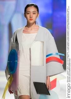 A model presents a creation designed by graduates of Beijing Institute of Fashion Technology in Beijing, capital of China, June 14, 2016. ) (ry) CHINA-BEIJING-FASHION SHOW(CN) LixJianbo 