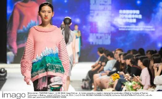 A model presents a creation designed by graduates of Beijing Institute of Fashion Technology in Beijing, capital of China, June 14, 2016. ) (ry) CHINA-BEIJING-FASHION SHOW(CN) LixJianbo 