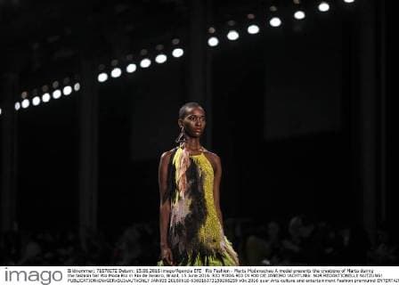 Rio Fashion - Martu Modenschau A model presents the creations of Martu during the fashion fair Rio Moda Rio in Rio de Janeiro, Brazil, 15 June 2016. RIO MODA RIO IN RIO DE JANEIRO !ACHTUNG: NUR REDAKTIONELLE NUTZUNG!  JAN005 20160616-636016373159288259