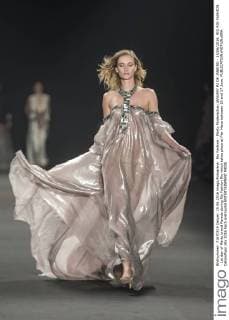 Rio Fashion - Martu Modenschau JANUARY RJ DE JANEIRO - 15 06 2016: RIO RIO FASHION - 1st day of Martu brand Parade during Rio Fashion Rio which takes place at Pier Maua between 15 and 17 June.  CelsoxPupo