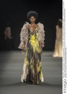 Rio Fashion - Martu Modenschau JANUARY RJ DE JANEIRO - 15 06 2016: RIO RIO FASHION - 1st day of Martu brand Parade during Rio Fashion Rio which takes place at Pier Maua between 15 and 17 June.  CelsoxPupo