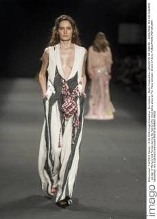 Rio Fashion - Martu Modenschau JANUARY RJ DE JANEIRO - 15 06 2016: RIO RIO FASHION - 1st day of Martu brand Parade during Rio Fashion Rio which takes place at Pier Maua between 15 and 17 June.  CelsoxPupo