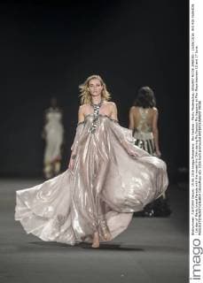 Rio Fashion - Martu Modenschau JANUARY RJ DE JANEIRO - 15 06 2016: RIO RIO FASHION - 1st day of Martu brand Parade with the model Vivi Orth during Rio Fashion Rio happens at Pier Maua between 15 and 17 June.  CelsoxPupo