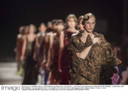 Rio Fashion - Lino Villaventura Modenschau JANUARY RJ DE JANEIRO - 15 06 2016: RIO RIO FASHION - 1st Day Parade brand Lino Villaventura during Rio Fashion Rio happens at Pier Maua between 15 and 17 June.  CelsoxPupo