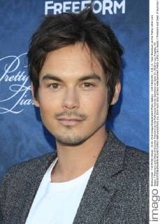 LOS ANGELES - JUN 15: Tyler Blackburn at the Pretty Little Liars Seaon 7 Premiere and Dead of Summer Premeire at the Hollywood Forever Cemetary on June 15, 2016 in Los Angeles, CA  KathyxHutchins