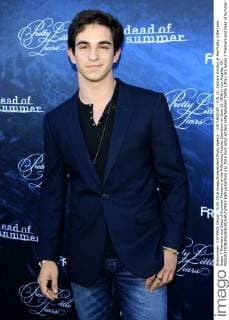 LOS ANGELES - JUN 15: Zachary Gordon at the Pretty Little Liars Seaon 7 Premiere and Dead of Summer Premeire at the Hollywood Forever Cemetary on June 15, 2016 in Los Angeles, CA  KathyxHutchins