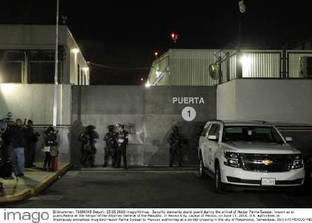 Security elements stand guard during the arrival of Hector Palma Salazar, known as el guero Palma at the hangar of the Attorney General of the Republic, in Mexico City, capital of Mexico, on June 15, 2016. U.S. authorities on Wednesday extradited drug lord Hector Palma Salazar to Mexican authorities at a border crossing in the city of Matamoros, Tamaulipas. Str) (vf) MEXICO-MEXICO CITY-SECURITY-DRUG TRAFFICKING e STR 