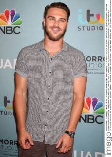 LOS ANGELES - JUN 16: Grey Damon at the Aquarius Season 2 Premiere Screening Arrivals at the Paley Center For Media on June 16, 2016 in Beverly Hills, CA  KathyxHutchins