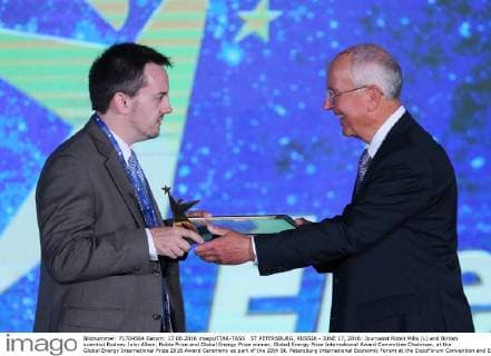 ST PETERSBURG, RUSSIA - JUNE 17, 2016: Journalist Robin Mills (L) and British scientist Rodney John Allam, Noble Prize and Global Energy Prize winner, Global Energy Prize International Award Committee Chairman, at the Global Energy International Prize 2016 Award Ceremony as part of the 20th St. Petersburg International Economic Forum at the ExpoForum Convention and Exhibition Centre. Sergei Savostyanov TASS  TS026E5C