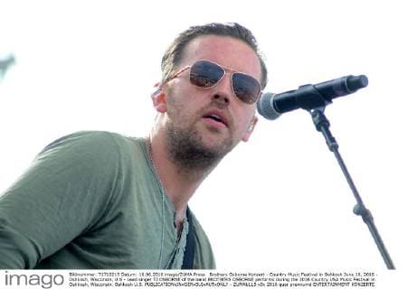 Brothers Osborne Konzert - Country Music Festival in Oshkosh June 16, 2016 - Oshkosh, Wisconsin, U.S - Lead singer TJ OSBORNE of the band BROTHERS OSBORNE performs during the 2016 Country USA Music Festival in Oshkosh, Wisconsin. Oshkosh U.S. - ZUMAb115