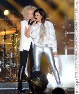 Little Big Town Konzert - Country Music Festival in Oshkosh June 16, 2016 - Oshkosh, Wisconsin, U.S - Vocalists KAREN FAIRCHILD and KIMBERLY SCHLAPMAN of the band LITTLE BIG TOWN performs during the 2016 Country USA Music Festival in Oshkosh, Wisconsin. Oshkosh U.S. - ZUMAb115
