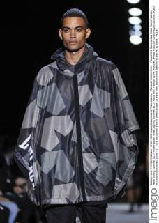 Mailand Fashion Week - Ports 1961 Modenschau Milan Men s Fashion Week Spring Summer 2017 Milan Fashion Week, Spring Summer 2017. Ports 1961 Fashion Show. Pictured: Model  RiccardoxGiordanoxfotosicki