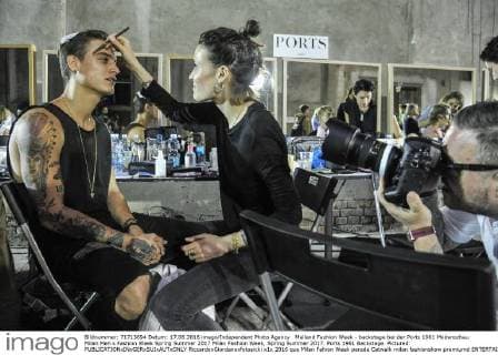 Mailand Fashion Week - backstage bei der Ports 1961 Modenschau Milan Men s Fashion Week Spring Summer 2017 Milan Fashion Week, Spring Summer 2017. Ports 1961 Backstage. Pictured:  RiccardoxGiordanoxfotosicki