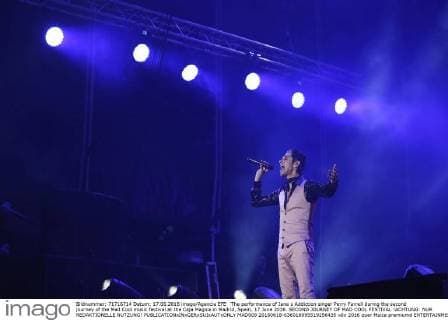 The performance of Jane s Addiction singer Perry Farrell during the second journey of the Mad Cool music festival at the Caja Magica in Madrid, Spain, 17 June 2016. SECOND JOURNEY OF MAD COOL FESTIVAL !ACHTUNG: NUR REDAKTIONELLE NUTZUNG!  MAD009 20160618-636018095519256435
