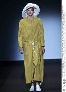 (160618) -- MILAN, June 18, 2016 -- A model presents a creation for MIAORAN men s Spring-Summer 2016-2017 collection, part of the Milan Fashion Week in Milan, Italy, on June 18, 2016. ) ITALY-MILAN-FASHION WEEK-MEN-CHINESE DESIGNER-MIAORAN JinxYu 