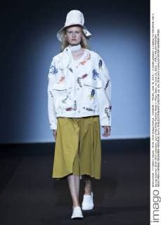 (160618) -- MILAN, June 18, 2016 -- A model presents a creation for MIAORAN men s Spring-Summer 2016-2017 collection, part of the Milan Fashion Week in Milan, Italy, on June 18, 2016. ) ITALY-MILAN-FASHION WEEK-MEN-CHINESE DESIGNER-MIAORAN JinxYu 