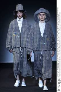 (160618) -- MILAN, June 18, 2016 -- Models present creations for MIAORAN men s Spring-Summer 2016-2017 collection, part of the Milan Fashion Week in Milan, Italy, on June 18, 2016. ) ITALY-MILAN-FASHION WEEK-MEN-CHINESE DESIGNER-MIAORAN JinxYu 