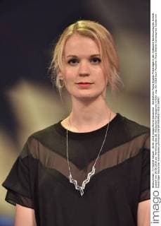 Die Editorin Fiona Brands Preisträgerin der Kategorie Nachwuchspreis Schnitt posiert am 18.06.2016 zur Verleihung des 26. Deutschen Kamerapreis in Köln.