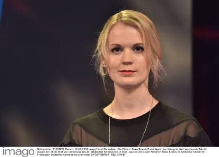 Die Editorin Fiona Brands Preisträgerin der Kategorie Nachwuchspreis Schnitt posiert am 18.06.2016 zur Verleihung des 26. Deutschen Kamerapreis in Köln.