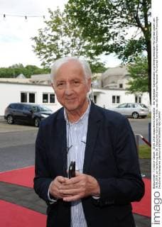 Der Schweizer Kameramann und Ehrenpreisträger Pio Corradi posiert am 18.06.2016 zur Verleihung des 26. Deutschen Kamerapreis in Köln.