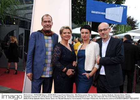 Die Schauspieler Georg Uecker, l-r, Andrea Spatzek, Daniela Bette, Philipp Neubauer kommen am 18.06.2016 zur Verleihung des 26. Deutschen Kamerapreis in Köln.