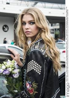 Milan, Stella Maxwell, Versace fashion show Fashion Week in the picture: Stella Maxwell  AlbertoxScarpinato