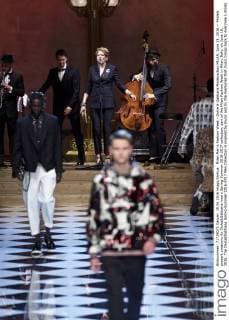 Milan Men s Fashion Week - Dolce & Gabbana Modenschau MILAN, June 18, 2016 -- Models present creations for Dolce&Gabbana men s Spring-Summer 2016-2017 collection, part of the Milan Fashion Week in Milan, Italy, on June 18, 2016. The Dolce&Gabbana Spring-Summer 2016-2017 Men Collection is inspired by music and by the memories that music brings back to everyone s minds. ) ITALY-MILAN-FASHION WEEK-MEN-DOLCE GABBANA JinxYu 