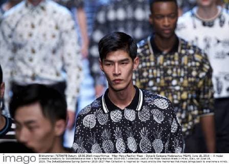 Milan Men s Fashion Week - Dolce & Gabbana Modenschau MILAN, June 18, 2016 -- A model presents creations for Dolce&Gabbana men s Spring-Summer 2016-2017 collection, part of the Milan Fashion Week in Milan, Italy, on June 18, 2016. The Dolce&Gabbana Spring-Summer 2016-2017 Men Collection is inspired by music and by the memories that music brings back to everyone s minds. ) ITALY-MILAN-FASHION WEEK-MEN-DOLCE GABBANA JinxYu 