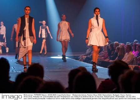 Modeschule Kehrer, Fashion Show 2016. Deutschland, Stuttgart: Event, Fashion Show 2016, Premiere der Abendmodelle aus dem Modeseminar von HARALD GLOEOECKLER am 18.06.2016, Roemerkastell, Phoenixhalle.