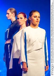 Modeschule Kehrer, Fashion Show 2016. Deutschland, Stuttgart: Event, Fashion Show 2016, Premiere der Abendmodelle aus dem Modeseminar von HARALD GLOEOECKLER am 18.06.2016, Roemerkastell, Phoenixhalle.