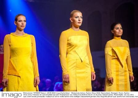Modeschule Kehrer, Fashion Show 2016. Deutschland, Stuttgart: Event, Fashion Show 2016, Premiere der Abendmodelle aus dem Modeseminar von HARALD GLOEOECKLER am 18.06.2016, Roemerkastell, Phoenixhalle.