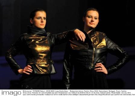 Modeschule Kehrer, Fashion Show 2016. Deutschland, Stuttgart: Event, Fashion Show 2016, Premiere der Abendmodelle aus dem Modeseminar von HARALD GLOEOECKLER am 18.06.2016, Roemerkastell, Phoenixhalle.