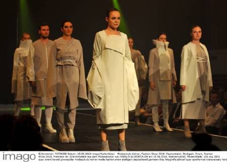 Modeschule Kehrer, Fashion Show 2016. Deutschland, Stuttgart: Event, Fashion Show 2016, Premiere der Abendmodelle aus dem Modeseminar von HARALD GLOEOECKLER am 18.06.2016, Roemerkastell, Phoenixhalle.