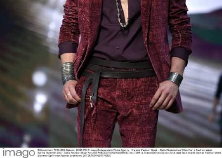 Mailand Fashion Week - Daks Modenschau Milan Man s Fashion Week Spring Summer 2017. Daks Fashion Show Pictured  SimonaxChioccia