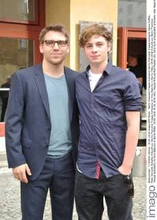 Berlin Premiere Treppe Aufwaerts Berlin Premiere Treppe Aufwarts Hanno Koffler, Matti Schmidt-Schaller Ankunft zur Berlin Premiere Treppe Aufwaerts im Kino Babylon in Berlin Mitte, 19.06.2016 Ankunft zur Berlin Premiere Treppe Aufwaerts im Kino Babylon in Berlin Mitte, 19.06.2016 19.06.2016 Foto: People Picture Ralf Mueller