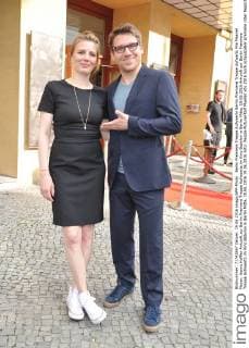 Berlin Premiere Treppe Aufwaerts Berlin Premiere Treppe Aufwarts Mia Maariel Meyer, Hanno Koffler Ankunft zur Berlin Premiere Treppe Aufwaerts im Kino Babylon in Berlin Mitte, 19.06.2016 Ankunft zur Berlin Premiere Treppe Aufwaerts im Kino Babylon in Berlin Mitte, 19.06.2016 19.06.2016 Foto: People Picture Ralf Mueller