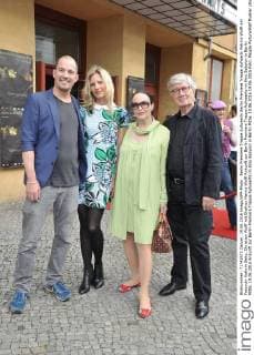 Berlin Premiere Treppe Aufwaerts Berlin Premiere Treppe Aufwarts Patrick Wolff mit Freundin Kathrin Seitz, Christian Wolff mit Ehefrau Marina Wolff Ankunft zur Berlin Premiere Treppe Aufwaerts im Kino Babylon in Berlin Mitte, 19.06.2016 Ankunft zur Berlin Premiere Treppe Aufwaerts im Kino Babylon in Berlin Mitte, 19.06.2016 19.06.2016 Foto: People Picture Ralf Mueller