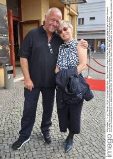 Berlin Premiere Treppe Aufwaerts Berlin Premiere Treppe Aufwarts Andreas Marquard mit Freudin Marion Erdmann Ankunft zur Berlin Premiere Treppe Aufwaerts im Kino Babylon in Berlin Mitte, 19.06.2016 Ankunft zur Berlin Premiere Treppe Aufwaerts im Kino Babylon in Berlin Mitte, 19.06.2016 19.06.2016 Foto: People Picture Ralf Mueller