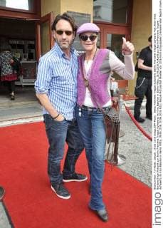 Berlin Premiere Treppe Aufwaerts Berlin Premiere Treppe Aufwarts Falk Willy-Wild, Barbara Engel Ankunft zur Berlin Premiere Treppe Aufwaerts im Kino Babylon in Berlin Mitte, 19.06.2016 Ankunft zur Berlin Premiere Treppe Aufwaerts im Kino Babylon in Berlin Mitte, 19.06.2016 19.06.2016 Foto: People Picture Ralf Mueller